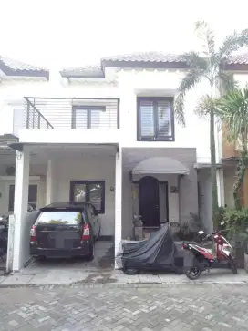 ‼️Sangat Terawat‼️Rumah 2.5 Lantai di Kebraon dekat Gunungsari Wiyung