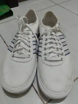 Sepatu adidas Originals Delpala Pria Putih