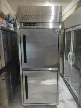 UPRIGHT FREZEER 2 DOOR ( BEKAS)