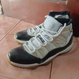 Sepatu Basket Nike Jordan Retro 11 High size 45 original