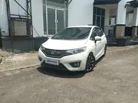 Pajak Panjang - HONDA JAZZ 1.5 RS BENSIN M/T 2017 PUTIH