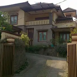 DIJUAL RUMAH HOEK 3,5 LANTAI DI KEMANG TIMUR ADA KOLAM RENANG