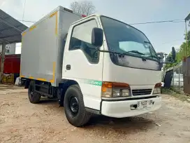 Isuzu elf nhr 55 box engkel 4ban thn 2009