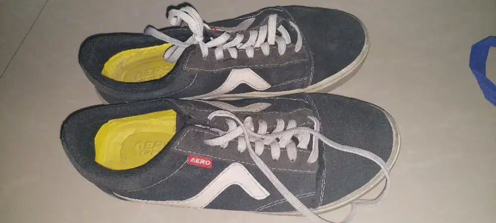 Sepatu merek AERO