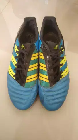 Sepatu Bola Adidas Predator