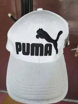 Topi puma putih