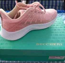 SEPATU BUCCHERI