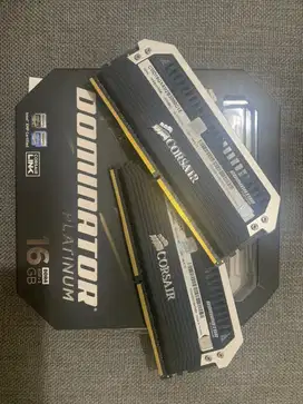 CORSAIR DOMINATOR PLATINUM RGB DDR4 16GB (2X8GB)