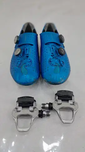 Sepatu roadbike carbon shimano RC9 dan pedal shimano 105