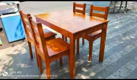1 Set Meja Makan dan 4 Kursi (Bisa Custom dan Request Warna)