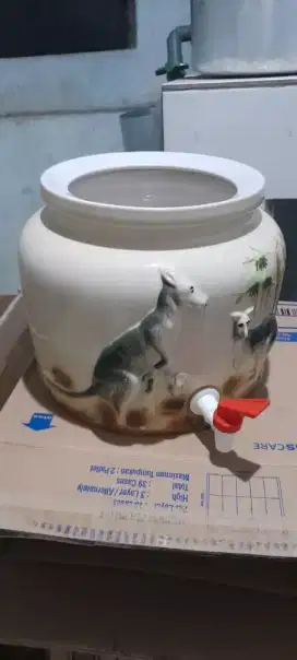 Guci keramik kran air galon