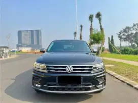 (KM 26 RIBU) Volkswagen VW Tiguan AllSpace Hitam 2020 LIKE NEW