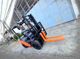 Forklift bekas Toyota 3 Ton-8FD (hubungi O8.I3.26.5O.95.95)