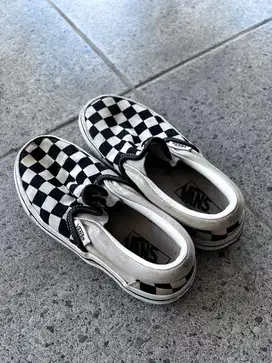 sepatu anak merk Vans