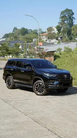JUAL TOYOTA FORTUNER 2.8 GR / AT ISTIMEWA LOW KM