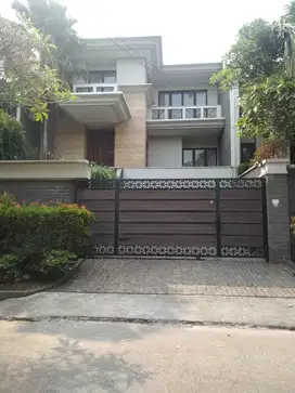 DIJUAL RUMAH MEWAH DENGAN LIFT KOLAM RENANG LOKASI PREMIUM HANG LEKIU