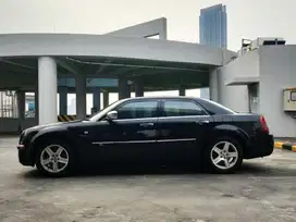 Chrysler 300C 2010 Mobit Antik Low KM Terawat Siap pakai