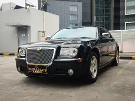 Chrysler 300C 2010 Mobit Antik Low KM Terawat Siap pakai