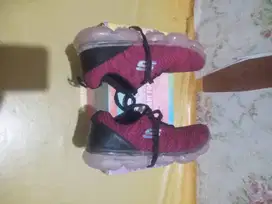 Running shoes skech-air size 40
