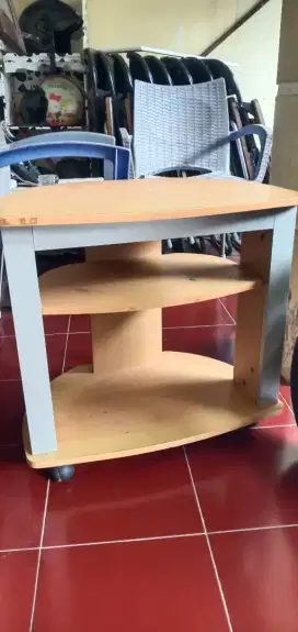Rak meja tv beroda