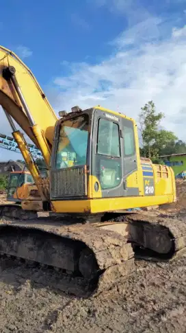 Excavator PC210-10MO th 2019 harga 900jt NEGO