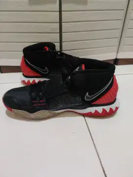Sepatu basket kyrie VI size 44 nyaman pemakai 43 gass