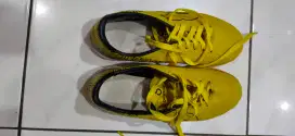 Sepatu Futsal Kuning Ukuran 41 atau 42