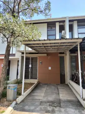 Disewakan 1 unit rumah 2 lantai - siap pakai