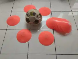 Bola futsal kempes (apa adanya) + Cone 12 pcs