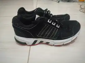 Sepatu Legend adidas Running