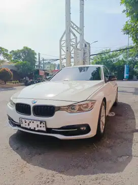 BMW 320i lci Facelift sport 2018, Istimewa,Tdp 10jt