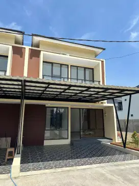 Double Gate System Rumah Strategis 2lantai Nyaman Aman