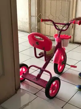 Sepeda anak pink