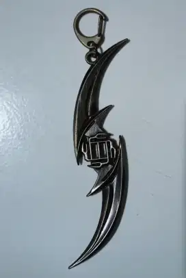 KEYCHAIN/GANTUNGAN KUNCI WAR CRAFT PISAU GANDA.