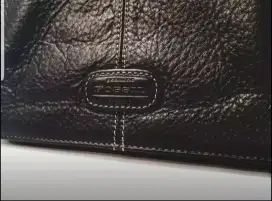 FOSSIL authentic toiletres.