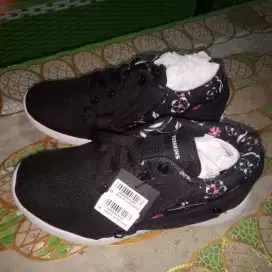 Sepatu tomkins b-grade