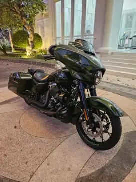 Harley davidson street glide model CVO 2022 odo 7rb