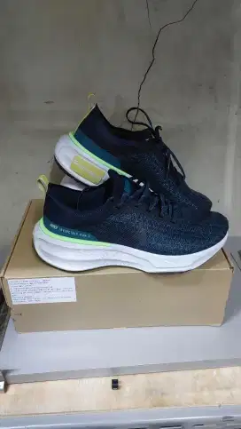 NIKE ZOOMX INVINCIBLE RUN FK 3 ORIGINAL