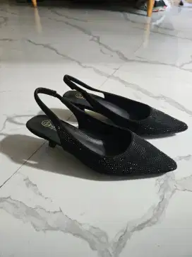 Sepatu sandal hils donatello