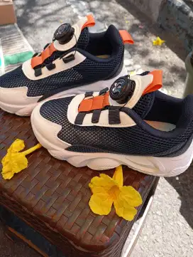 Sepatu anak import murah