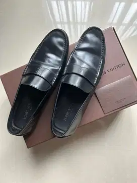 SEPATU LOUIS VUITTON AUTHENTIC