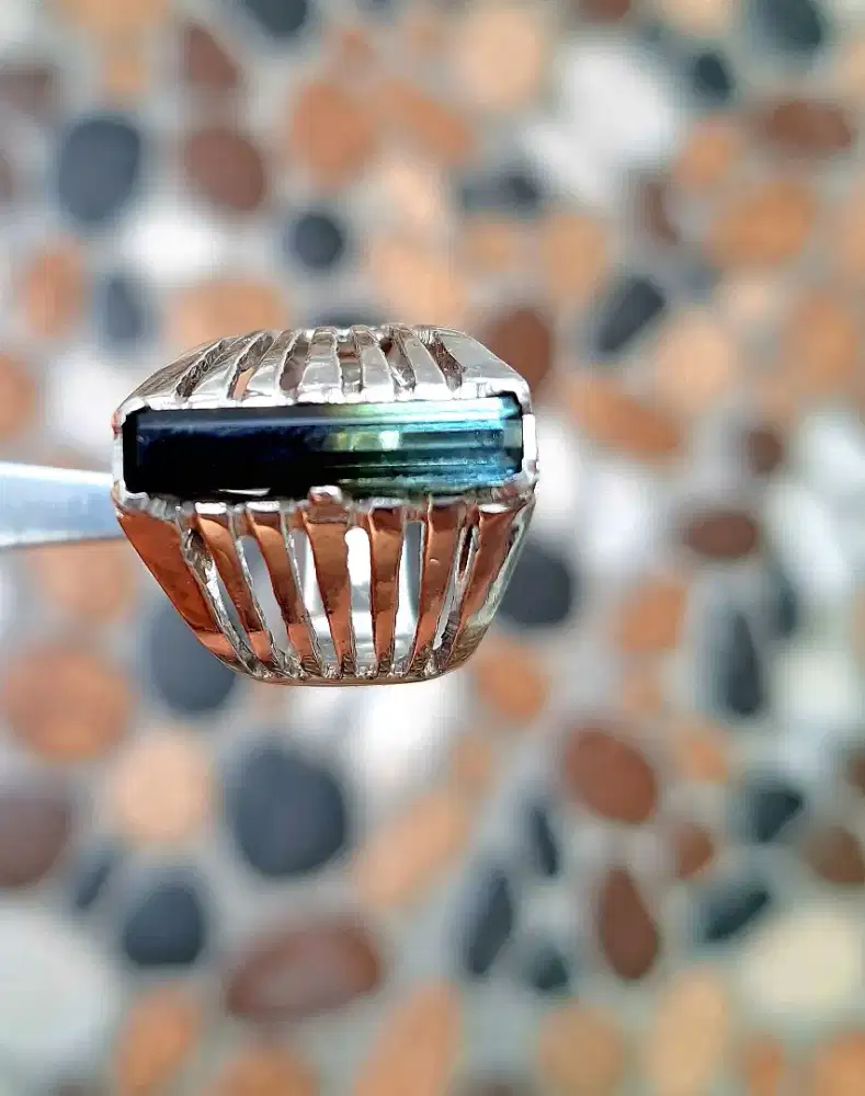 Batu Natural Bi-color Tourmaline