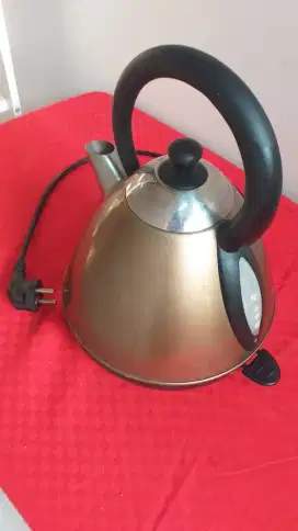 Teko Listrik 1,7 liter merk  Ezion