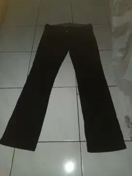 mahar aja celana uniqlo