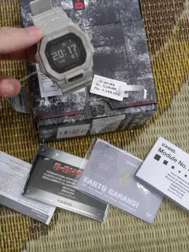 Gshock Casio GBX-100-8DR bukan DW5000 smartwatch bluetooth