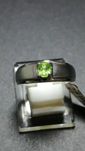 Batu cincin tsavorite