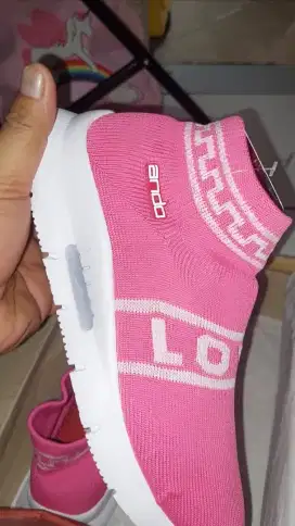 Sepatu senam jalan running