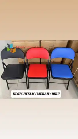 Kursi lipat warna.warni.di pilih