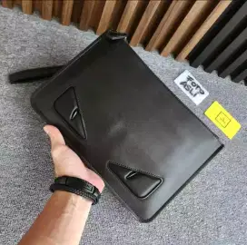 Clutch fendi pria model banyak