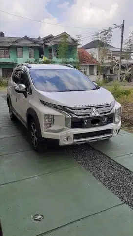 Xpander Cross Putih 2020